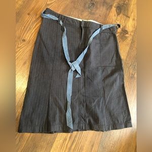 EUC American Eagle pinstripe skirt, pleats and flare, super cute style size 4